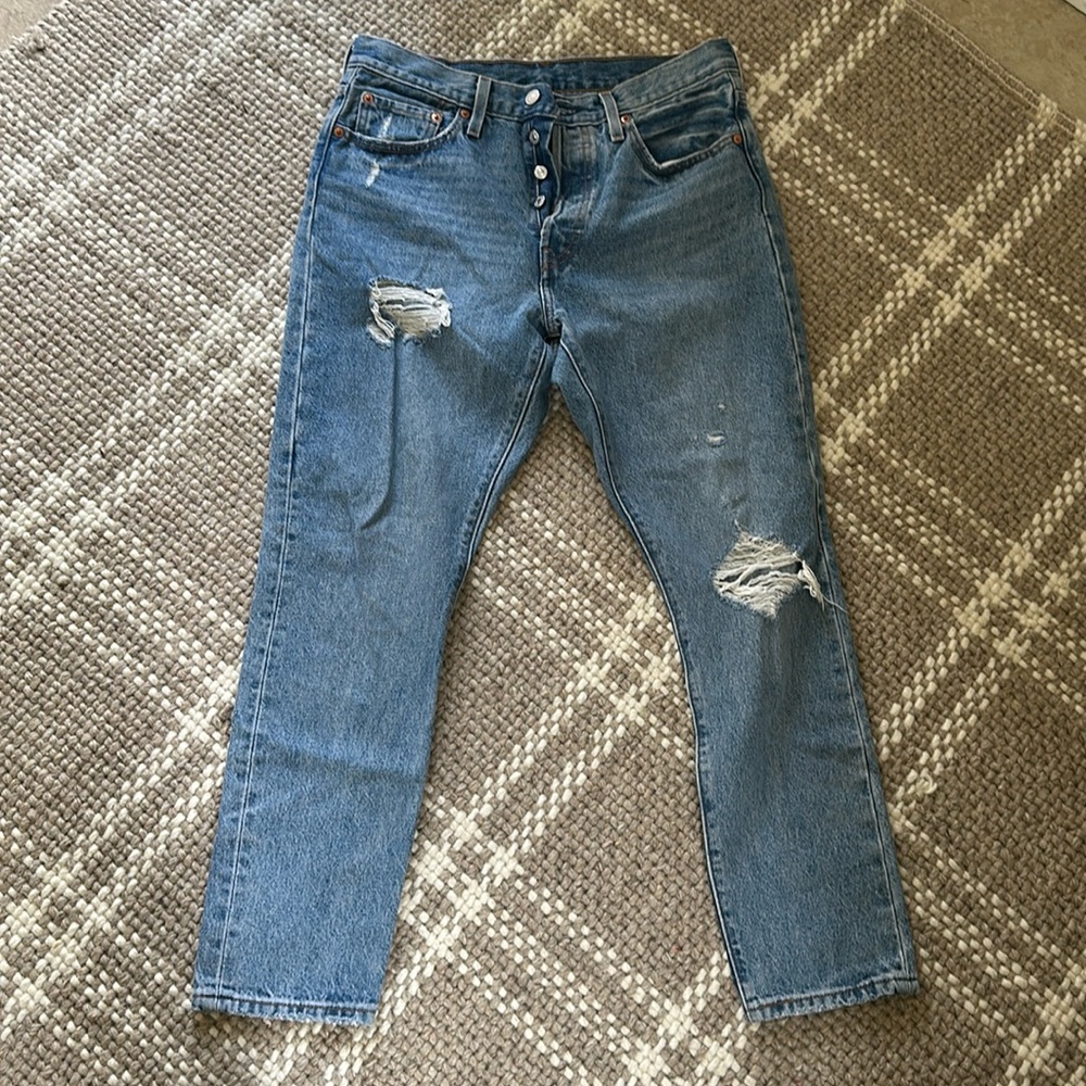 Size 28 LEVI 501 straight leg skinny jeans